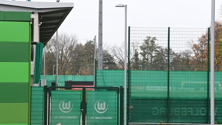 Die deutsche Fußball-Nationalmannschaft wird am Dienstagnachmittag in Wolfsburg trainieren.
