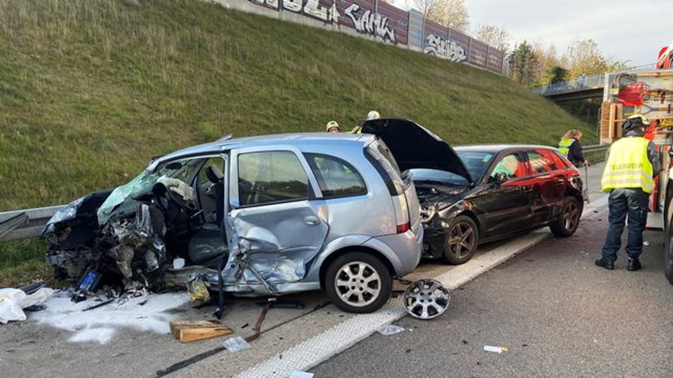 Ein 96-jähriger Falschfahrer hat auf der Autobahn A4 einen schweren Verkehrsunfall verursacht.