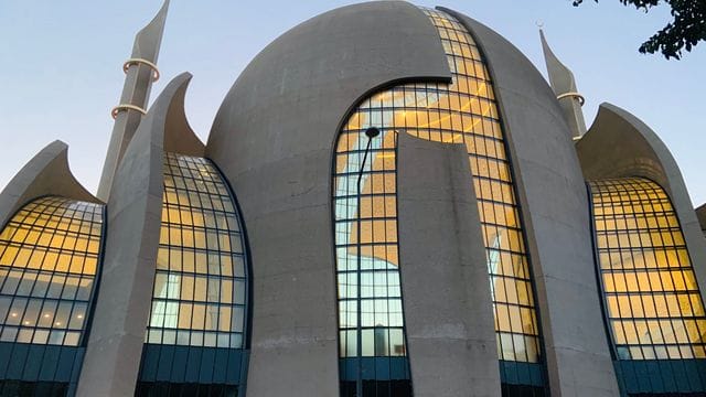 Die Zentralmoschee in Köln-Ehrenfeld (Symbolbild): Das Modellprojekt ist zunächst auf zwei Jahre begrenzt. Die Zentralmoschee in Köln-Ehrenfeld (Symbolbild): Das Modellprojekt ist zunächst auf zwei Jahre begrenzt.
