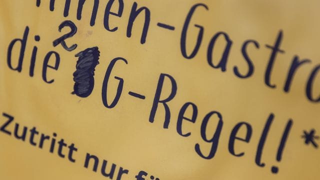 Vielerorts gelten wegen der hohen Infektionszahlen mittlerweile verschärfte Corona-Regeln.