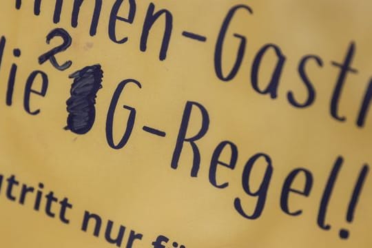 Vielerorts gelten wegen der hohen Infektionszahlen mittlerweile verschärfte Corona-Regeln.