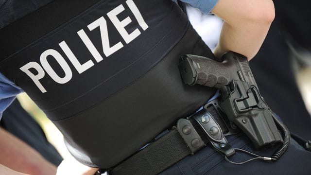 Die Wohnung des Verdächtigen ist ursprünglich wegen eines möglichen Waffendelikts durchsucht worden. Die Wohnung des Verdächtigen ist ursprünglich wegen eines möglichen Waffendelikts durchsucht worden.