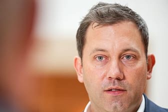Lars Klingbeil ist optimistisch, dass der Koalitionsvertrag mit Grünen und FDP bald abgesegnet wird.