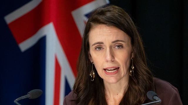 Neuseelands Premierministerin Jacinda Ardern lobt Merkels Qualitäten als Führungsperson.