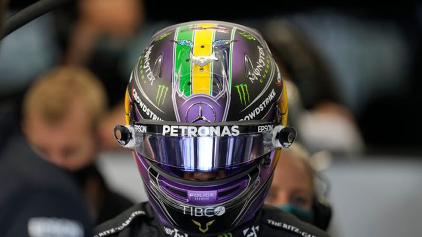 Formel-1-Weltmeister Lewis Hamilton startet beim Großen Preis von São Paulo von Rang zehn.