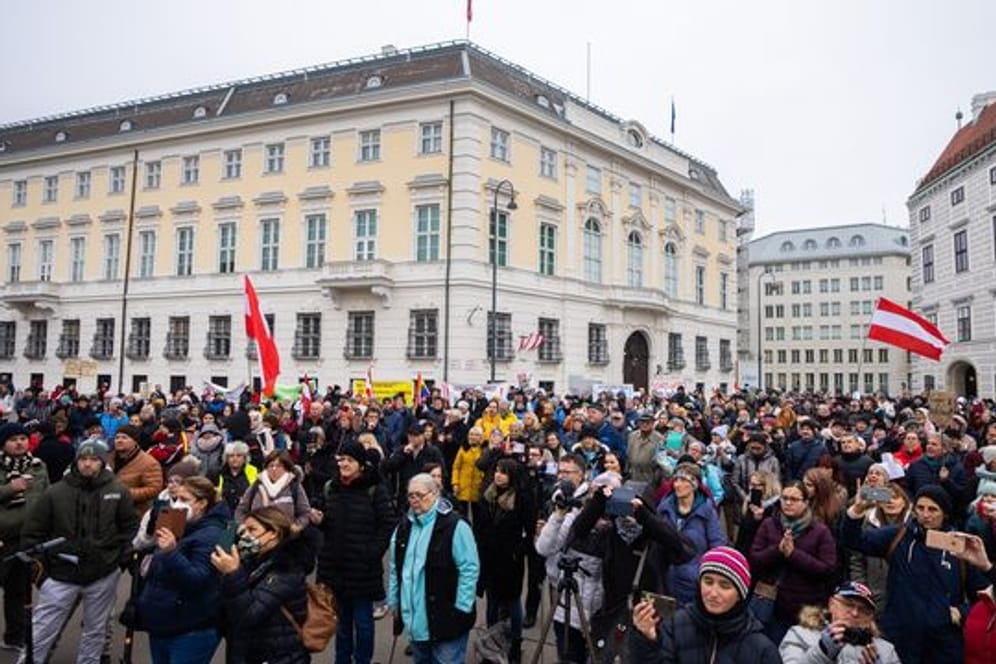 Nach einem Corona-Krisengipfel der Regierung kam es zu den Protesten in der österreichischen Hauptstadt.