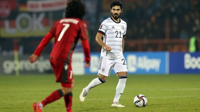 Ilkay Gündogan (r) war die Schaltstelle im deutschen Spiel gegen Armenien.