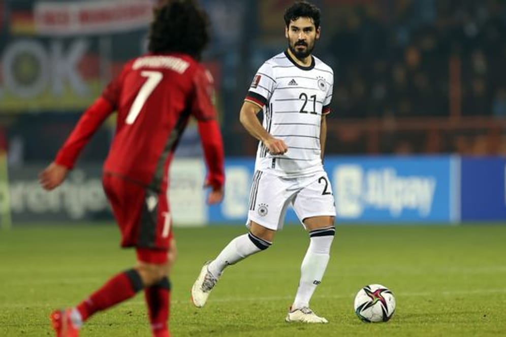 Ilkay Gündogan (r) war die Schaltstelle im deutschen Spiel gegen Armenien.