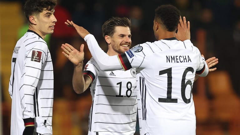 Die deutsche Nationalmannschaft hat ihr Ziel erreicht und die WM-Qualifikation mit 27 Punkten abgeschlossen. In Armenien gewann das Flick-Team verdient mit 4:1. Die Einzelkritik.
