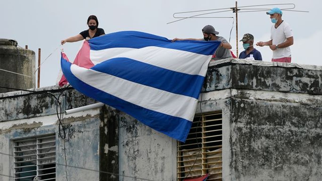 Kurz vor neuen Protesten der Opposition auf Kuba hat die sozialistische Regierung allen Journalisten der spanischen Nachrichtenagentur Efe die Akkreditierung entzogen.