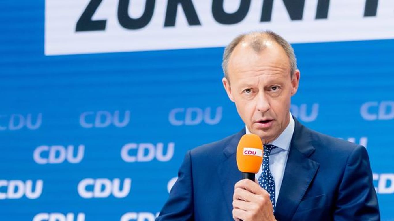 Friedrich Merz spricht bei der Vorstellung des "Zukunftsteams" der Union in der CDU-Parteizentrale.