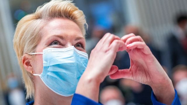 Die wiedergewählte Ministerpräsidentin von Mecklenburg-Vorpommern: Manuela Schwesig. Die wiedergewählte Ministerpräsidentin von Mecklenburg-Vorpommern: Manuela Schwesig.