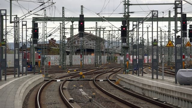 Gleise vor dem Erfurter Hauptbahnhof