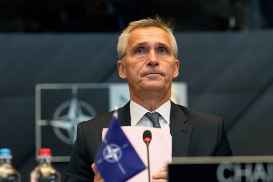 Nato-Generalsekretär Jens Stoltenberg sorgt sich wegen "großer und ungewöhnlicher" Truppenkonzentrationen Russlands.