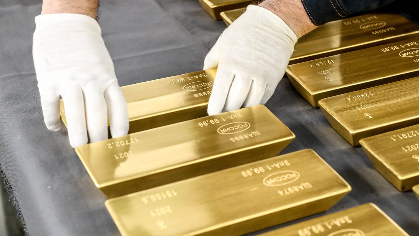 Goldbarren (Symbolbild): Das Edelmetall gilt als sichere Anlage in Krisen, die Inflationsängste lassen die Goldpreise wieder anziehen.
