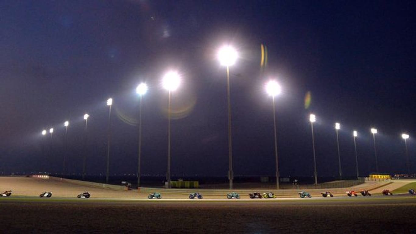 Die Formel 1 feiert unter Flutlicht ihre Rennpremiere in Doha.
