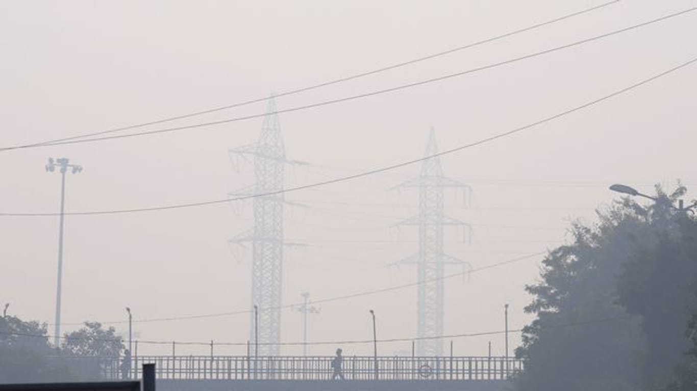Morgendlicher Dunst und giftige Smog in Neu Delhi.