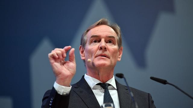 "Wir brauchen 500 Millionen Euro pro Jahr über die nächsten fünf Jahre": Burkhard Jung. "Wir brauchen 500 Millionen Euro pro Jahr über die nächsten fünf Jahre": Burkhard Jung.