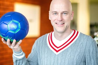 Fabian Ernst, ehemaliger Fußballprofi, nun Investor bei einem ein Start-up für Fußbälle mit Computerchips.