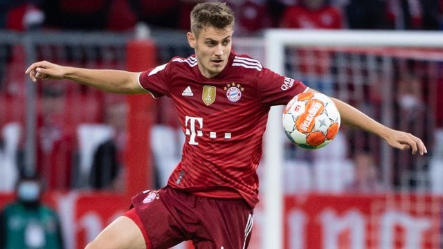 Muss in häusliche Isolation: Bayern-Verteidiger Josip Stanisic.