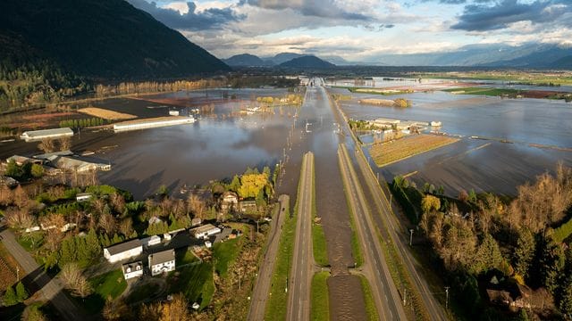 Hochwasser auf dem Highway 1. Hochwasser auf dem Highway 1.