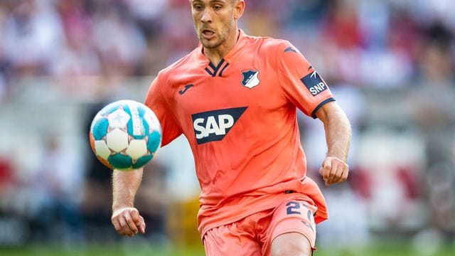 Hoffenheims Andrej Kramaric hat sich beim Länderspiel Kroatiens gegen Russland eine Kopfverletzung zugezogen. Hoffenheims Andrej Kramaric hat sich beim Länderspiel Kroatiens gegen Russland eine Kopfverletzung zugezogen.