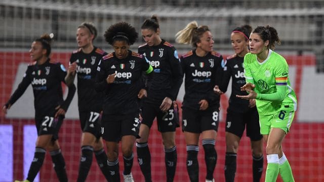 Dominique Janssen (r) musste ich mit dem VfL den Frauen von Juventus Turin geschlagen geben.