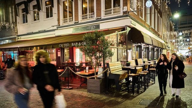 Cafés in der Innenstadt von Den Haag. Cafés in der Innenstadt von Den Haag.