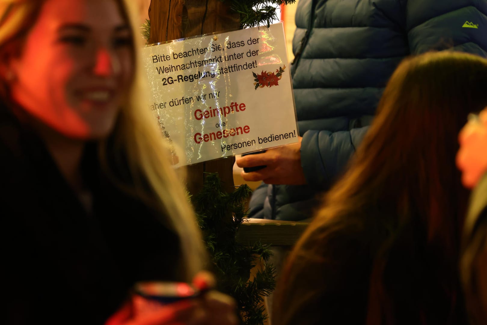 Weihnachtsmarkt (Symbolbild): In Sachsen müssen die Buden geschlossen bleiben, Alkohol im öffentlichen Raum wird verboten.