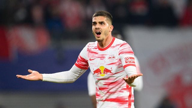 Ersetzt den verletzten Poulsen bei RB Leizig in der Hauptsache: André Silva. Ersetzt den verletzten Poulsen bei RB Leizig in der Hauptsache: André Silva.