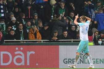 Rekordtorschütze: Schalkes Simon Terodde jubelt über sein Tor zum 0:1.