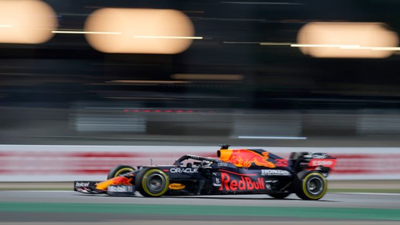 Red-Bull-Pilot Max Verstappen führt in der WM-Wertung mit acht Punkten vor Verfolger Lewis Hamilton.