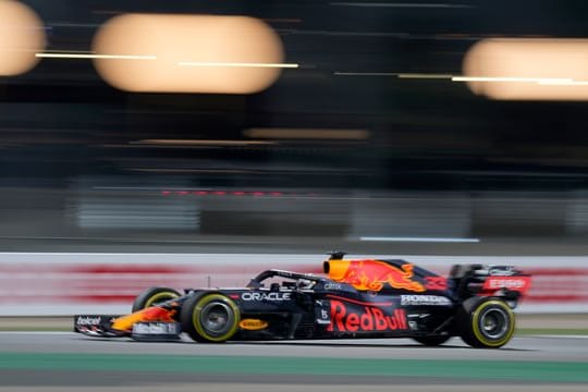 Red-Bull-Pilot Max Verstappen führt in der WM-Wertung mit acht Punkten vor Verfolger Lewis Hamilton.