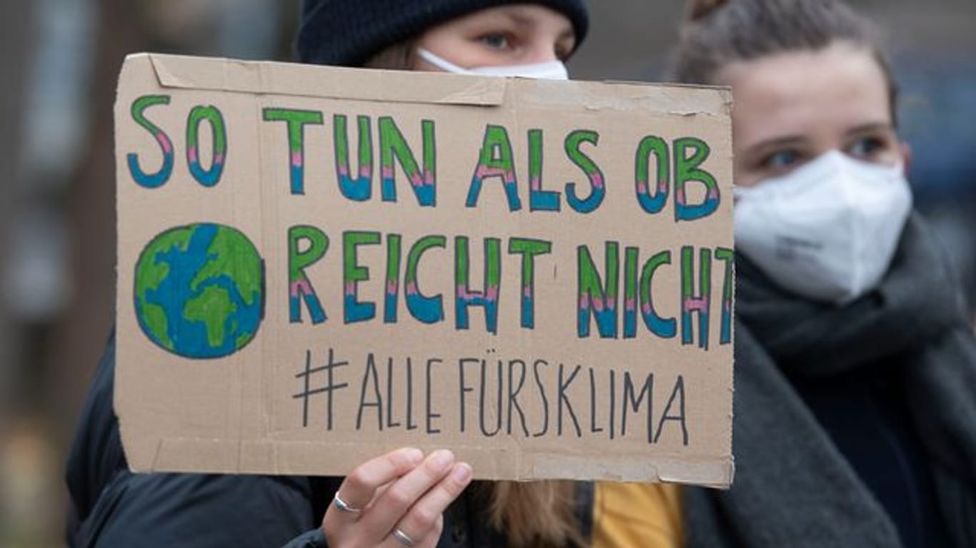 Teilnehmer an einer Demonstration der Klimaschutzbewegung "Fridays For Future" in Berlin.