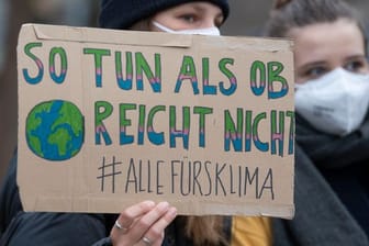 Teilnehmer an einer Demonstration der Klimaschutzbewegung "Fridays For Future" in Berlin.