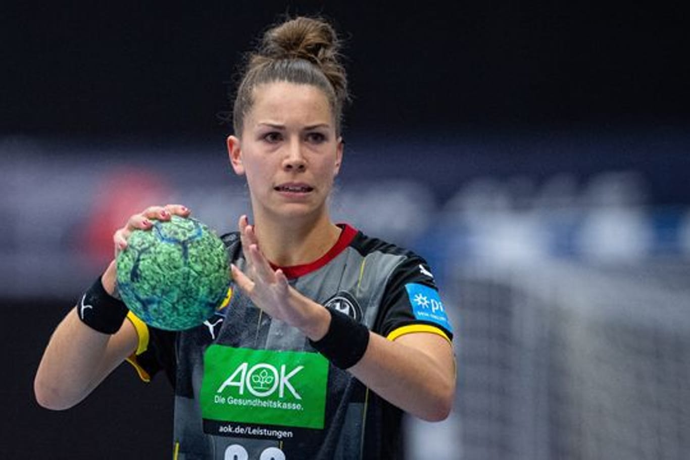 Handball-Nationalspielerin Emily Bölk absolviert derzeit nur ein individuelles Trainingsprogramm.