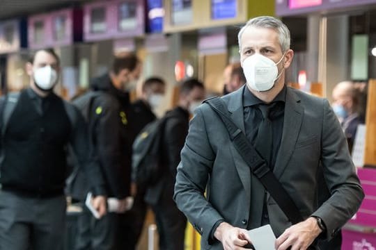 Dortmunds Trainer Marco Rose vor dem Abflug nach Lissabon.