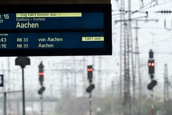 Eine Stellwerksstörung in Duisburg hat den Zugverkehr im Ruhrgebiet stark beeinträchtigt.