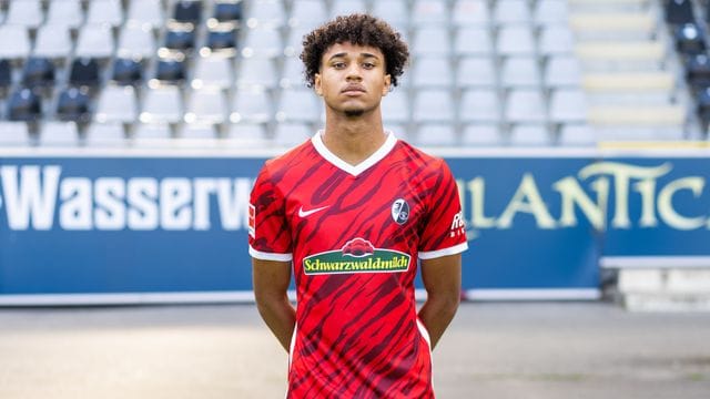 Der SC Freiburg verlängerte den Vertrag von Kevin Schade.