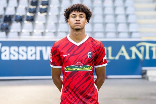 Der SC Freiburg verlängerte den Vertrag von Kevin Schade.