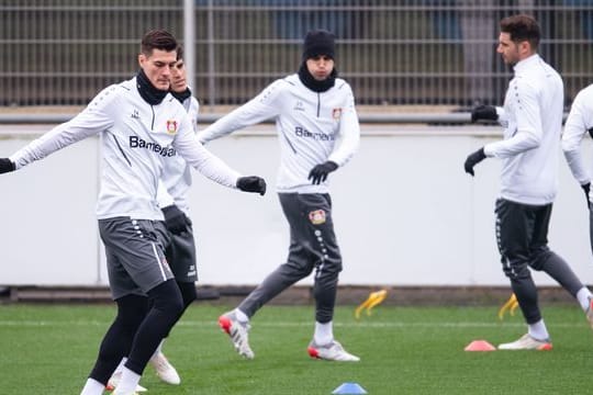 Unter anderem kehrte Patrik Schick (l) ins Bayer-Training zurück.