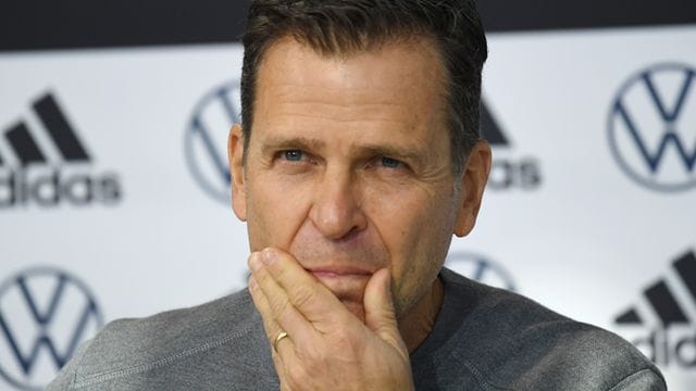 DFB-Direktor Oliver Bierhoff gibt eine Pressekonferenz.