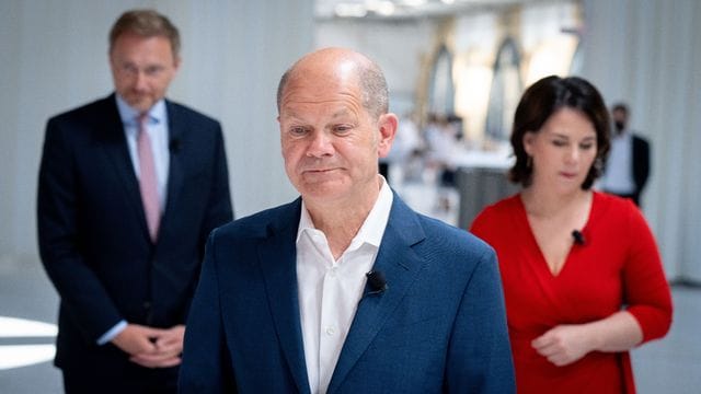 Olaf Scholz, Annalena Baerbock und Christian Lindner: Die Ampel-Koalitionäre haben sich auf eine Verteilung der Ministerien geeinigt.