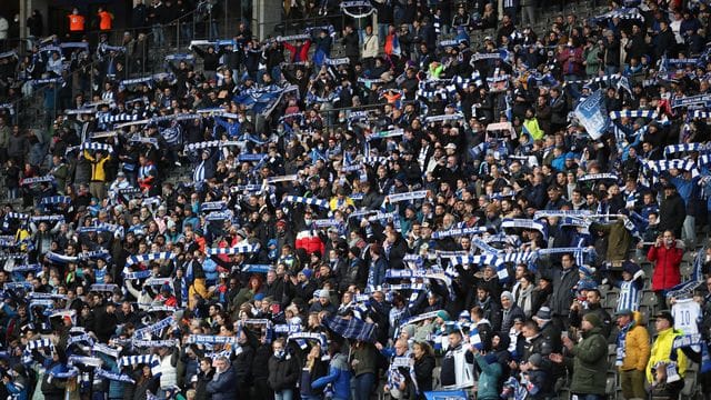 Hertha BSC einigte sich mit dem Berliner Senat auf eine Zuschauerbegrenzung. Hertha BSC einigte sich mit dem Berliner Senat auf eine Zuschauerbegrenzung.