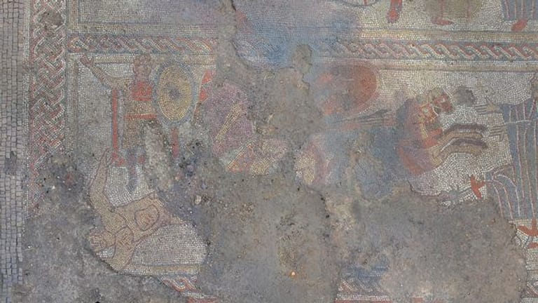 Das in der mittelenglischen Grafschaft Rutland gefundene Mosaik stellt eine der berühmtesten Schlachten des Trojanischen Krieges dar.