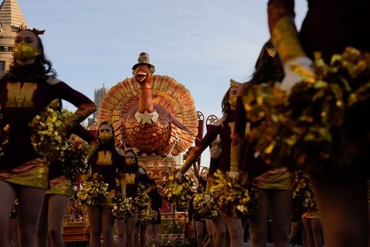 Die "Macy's Thanksgiving Day Parade" ist in diesem Jahr in vollem Umfang zurückgekehrt.