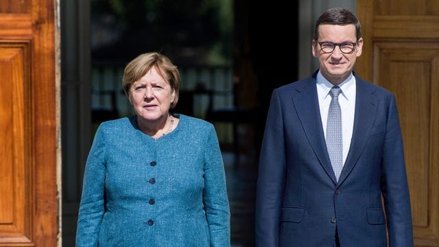 Noch-Bundeskanzlerin Angela Merkel und der polnische Ministerpräsidenten Mateusz Morawiecki.