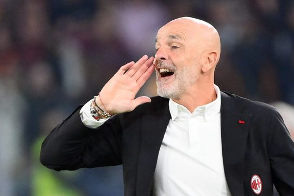 Der AC Mailand verlängerte den Vertrag von Trainer Stefano Pioli.