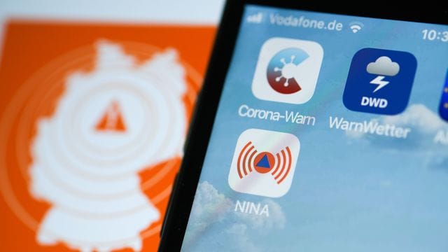 Warn-Apps auf einem Smartphone.