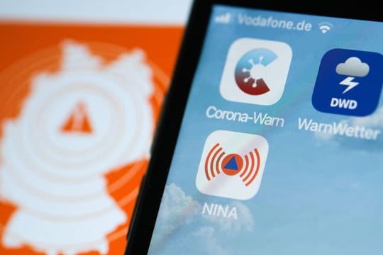 Warn-Apps auf einem Smartphone.